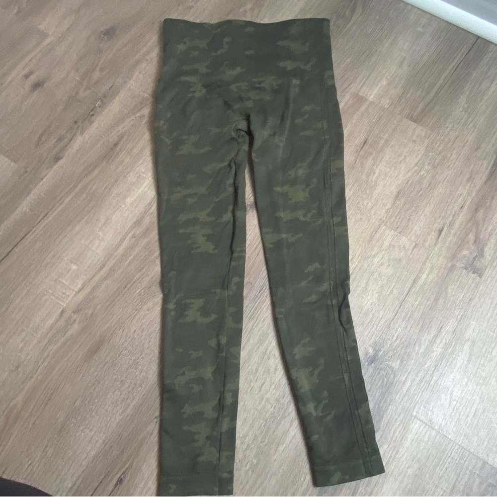 Spanx Camo Leggings Green Camouflage Look At Me Now Seamless Leggings - Picture 4 of 6